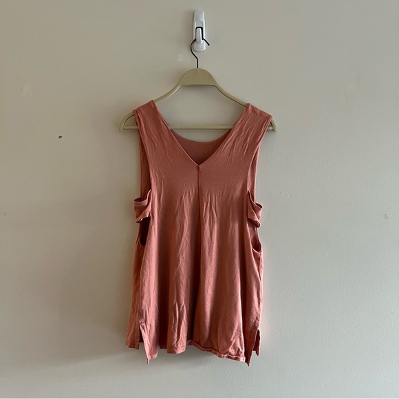 Blush coloured banana republic cutout sleeveless top blouse - Picture 4 of 5